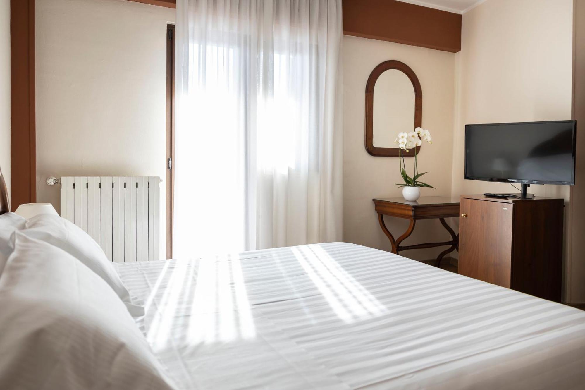 Grand Hotel Del Parco 페스카세롤리 객실 사진